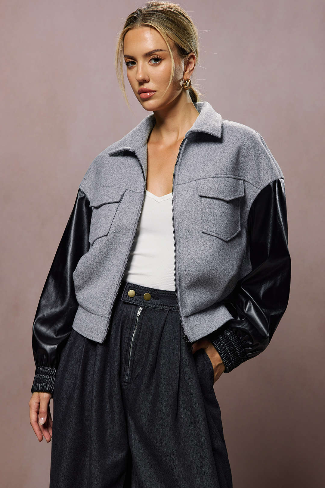 Alma™ | JEANS DE MUJER DE PIERNA ANCHA CON PLISADOS